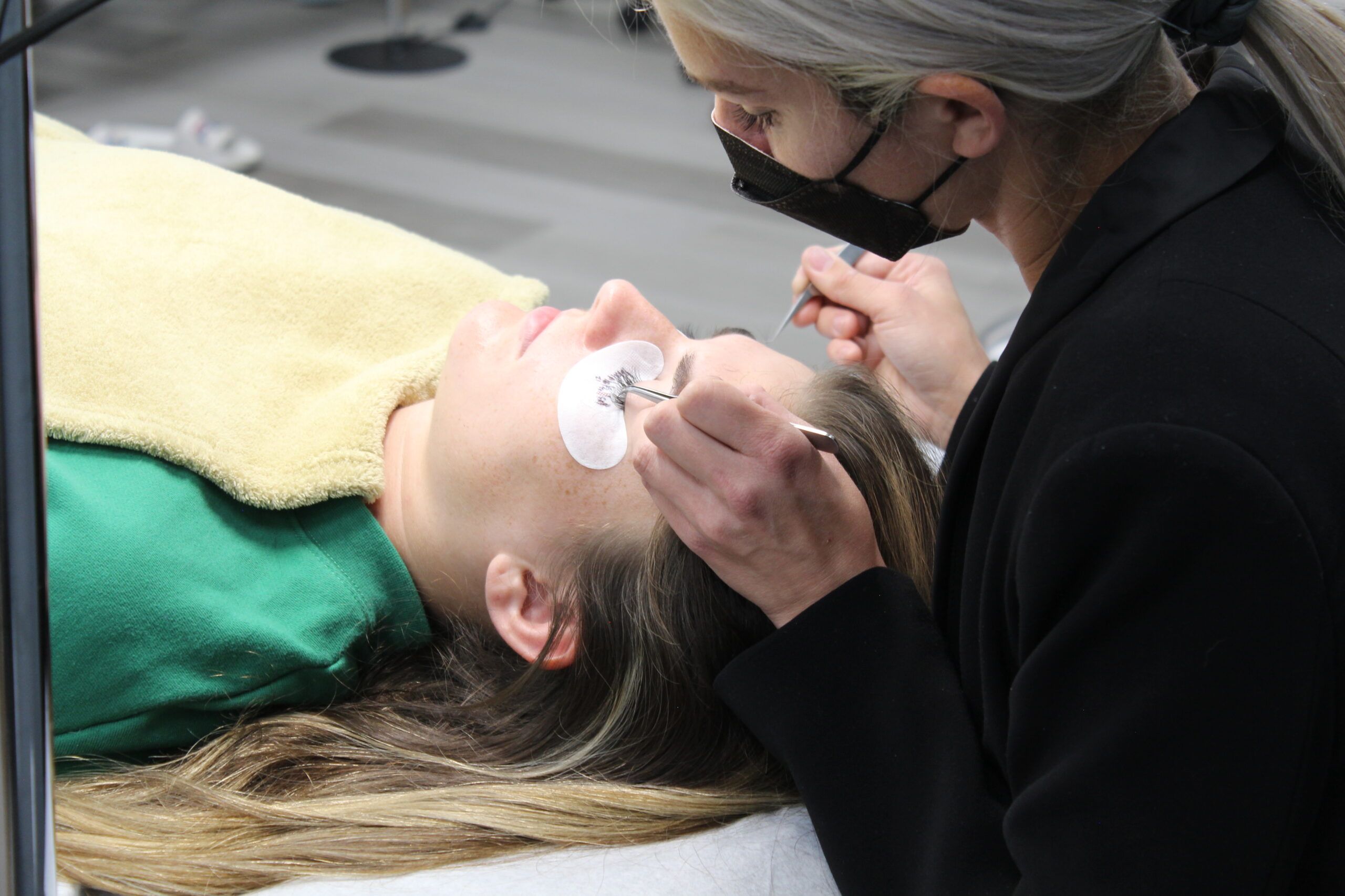 lash extensions application