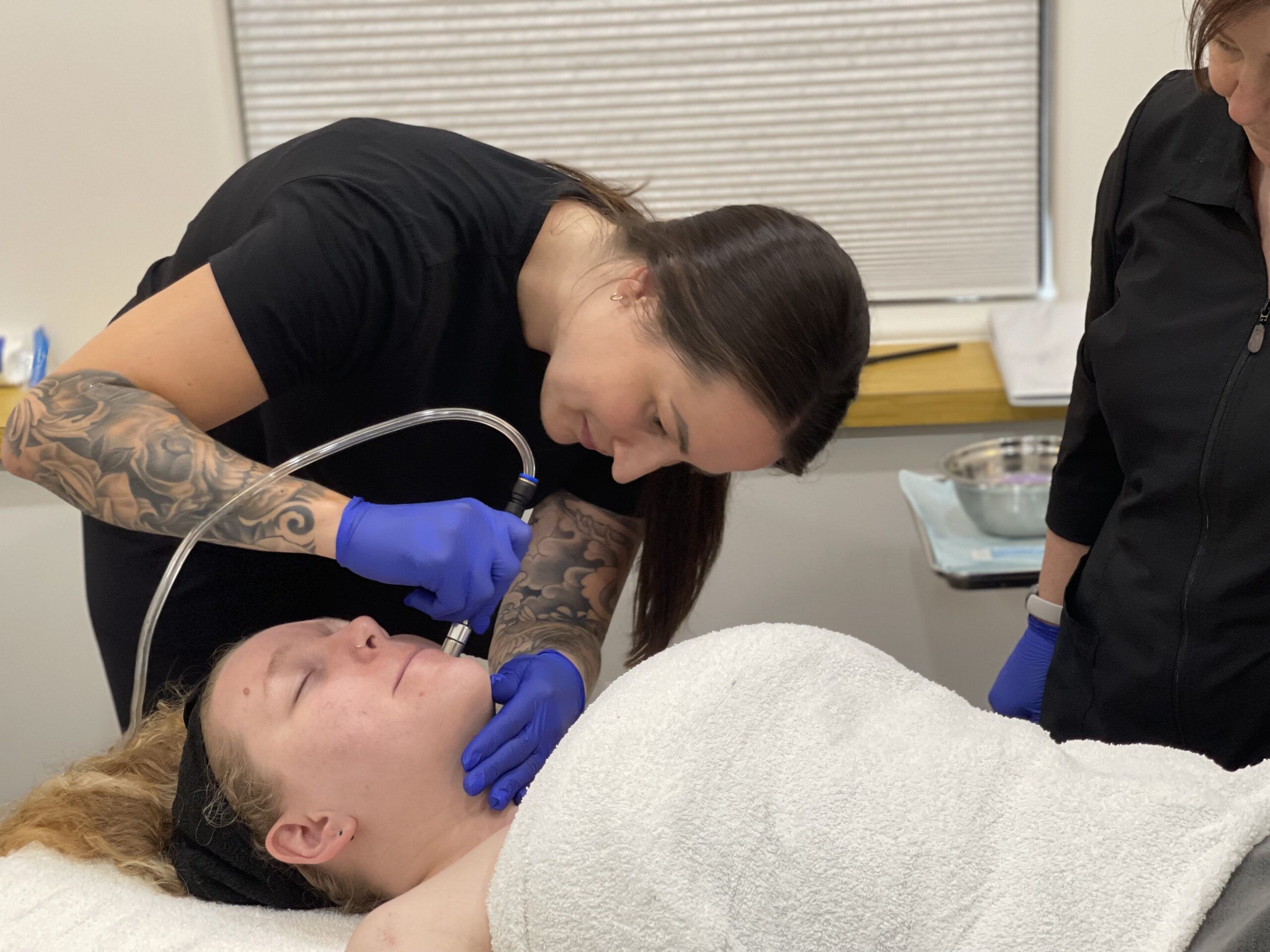 Microdermabrasion course - student practising