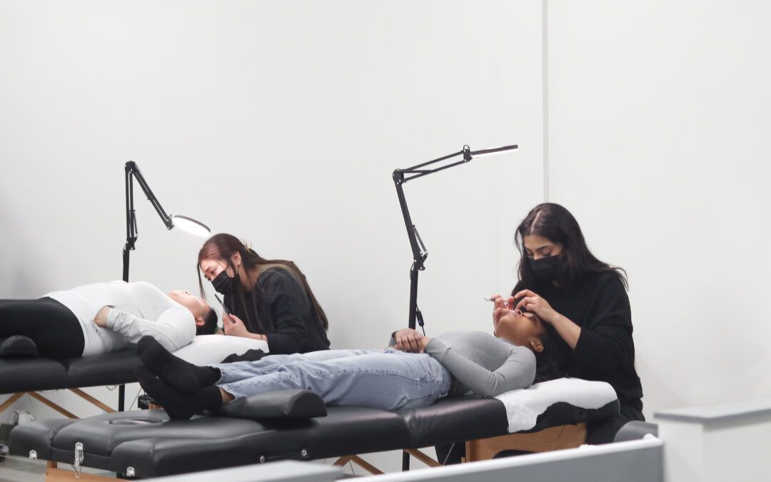 lash lift class practising on models