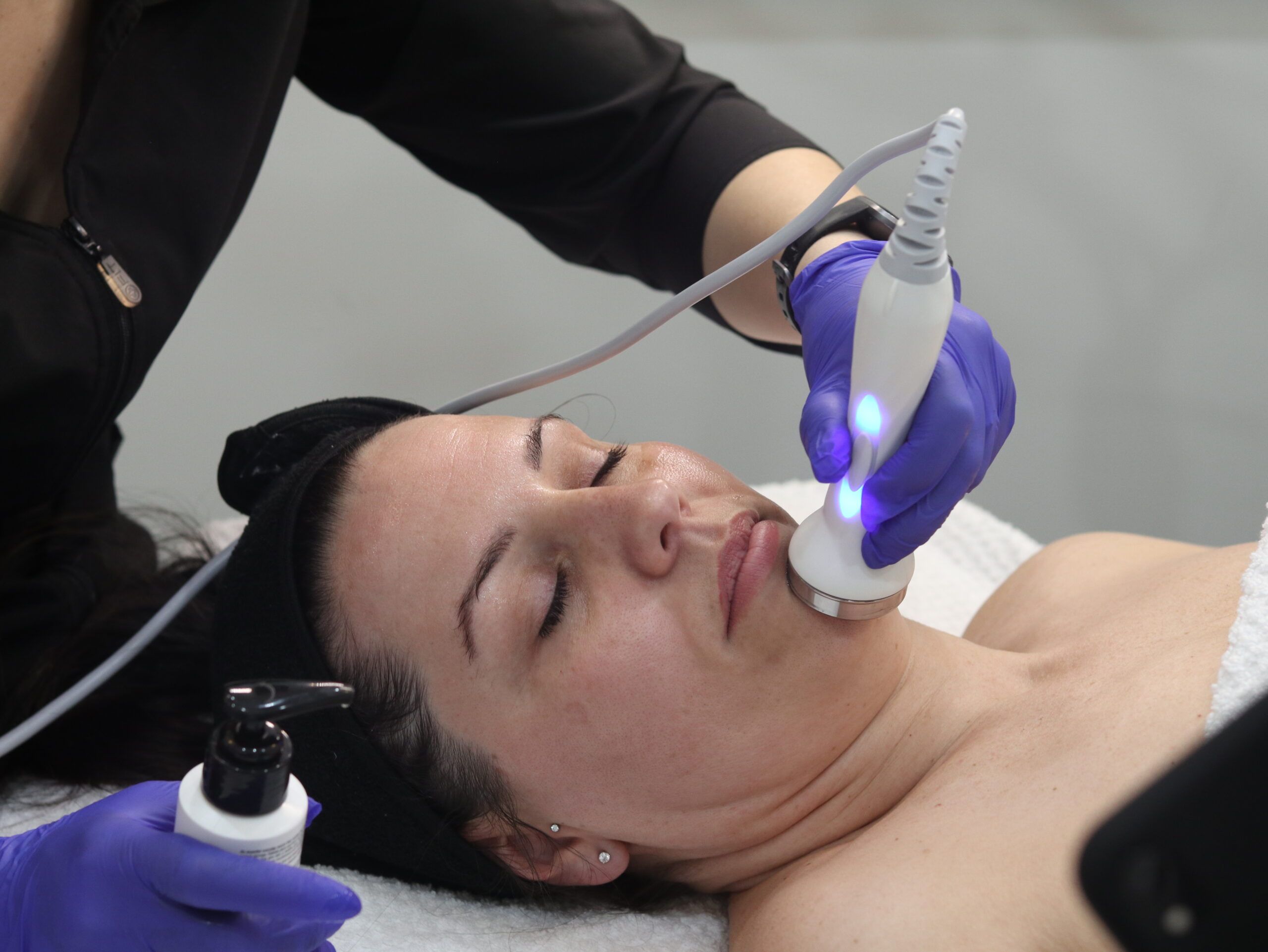 skin care classes for estheticians - practicing on model