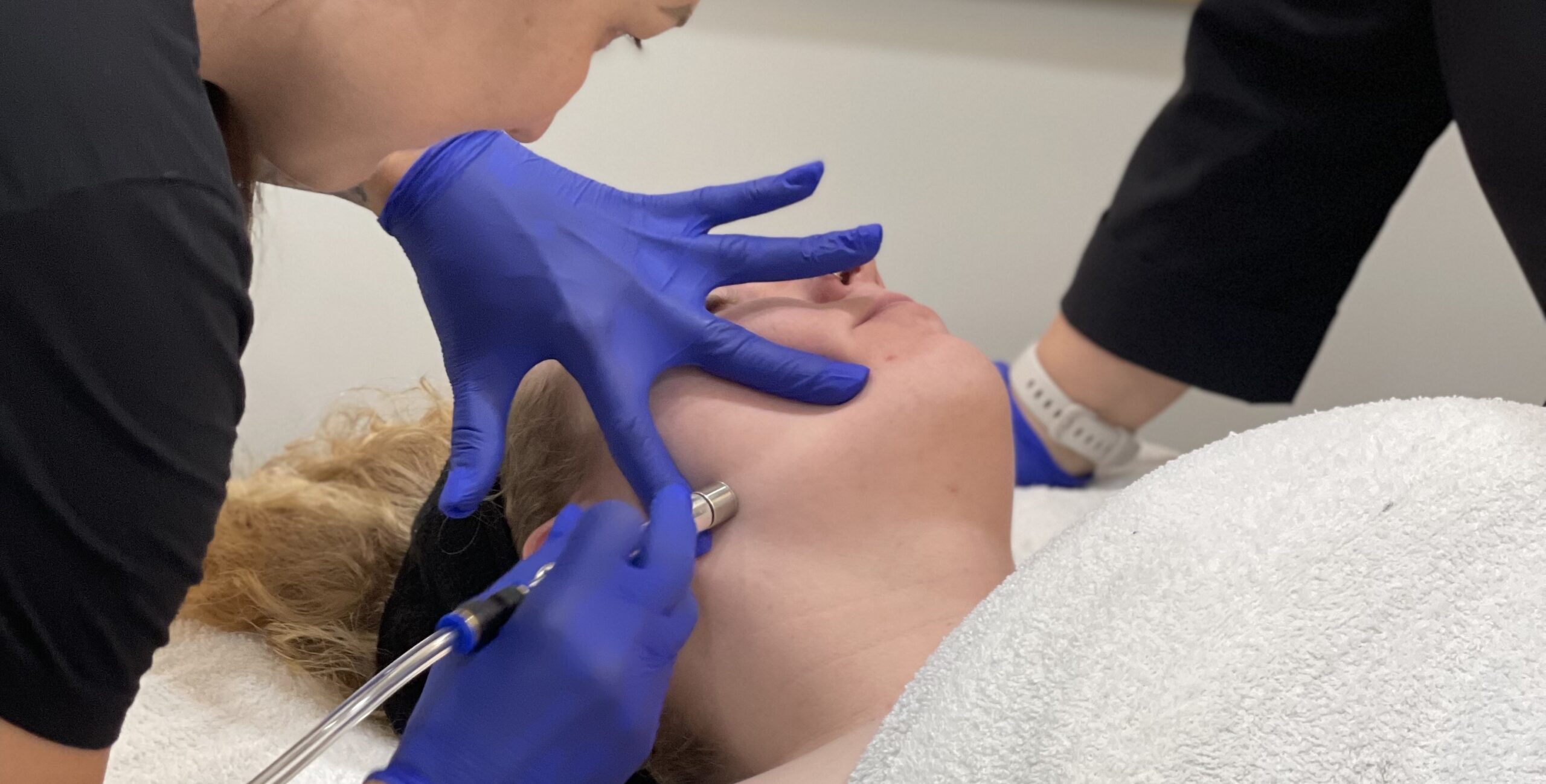 a student practicing on a model during a microdermabrasion course in winnipeg